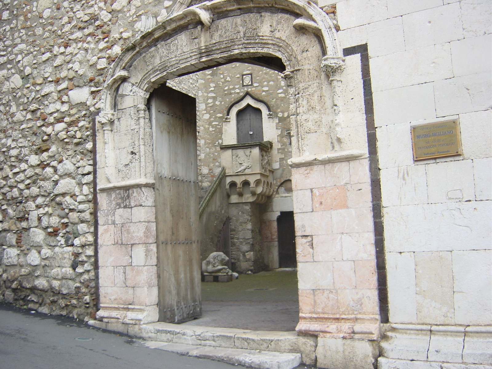 Gotico e tardo gotico a Taormina
